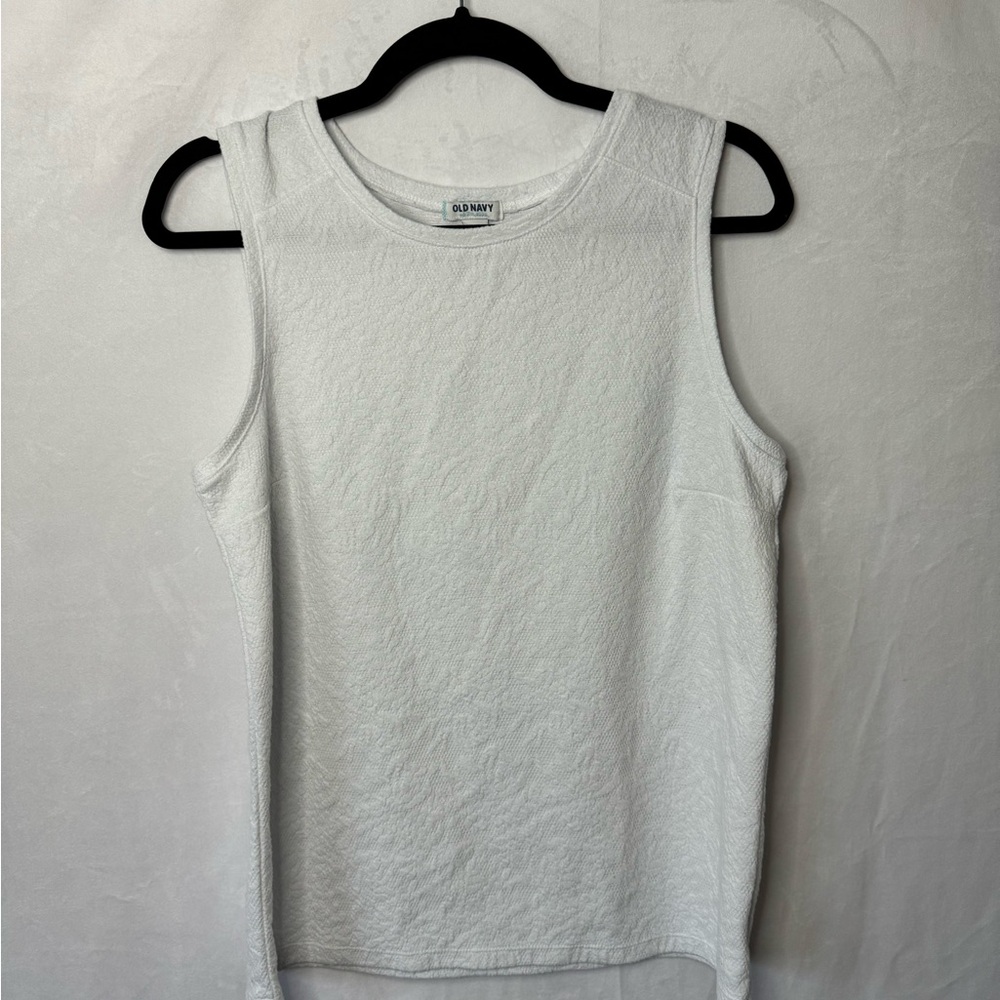OLD NAVY WHITE PATTERNED TANK TOP
